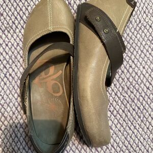 OTBT Tan and Black Wedge Shoes with Leather Finish